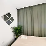 Riverfront Elegance 41br Spacious Retreat