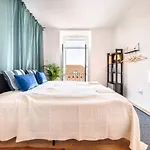 Apartment Riverfront Elegance 41br Spacious Retreat *