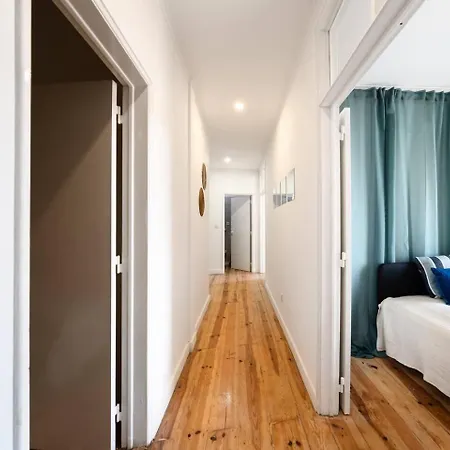 Riverfront Elegance 41br Spacious Retreat Лиссабон
