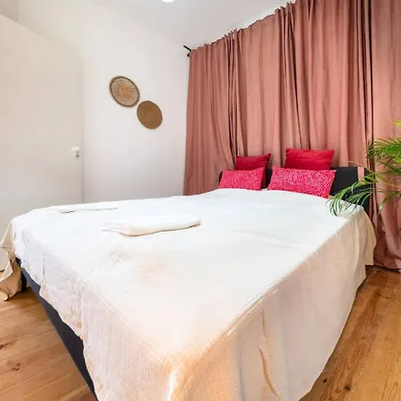 Riverfront Elegance 41br Spacious Retreat Διαμέρισμα