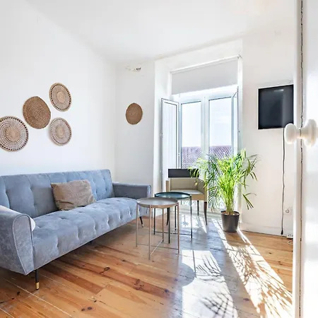 Апартаменты Riverfront Elegance 41br Spacious Retreat Лиссабон