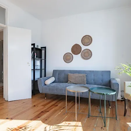 Апартаменты Riverfront Elegance 41br Spacious Retreat Лиссабон