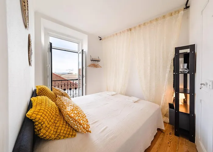 Riverfront Elegance 41br Spacious Retreat *