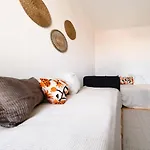 Appartement Riverfront Elegance 41br Spacious Retreat