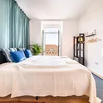 Riverfront Elegance 41br Spacious Retreat